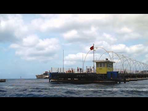 Curacao&#039;s Famous Floating Bridge